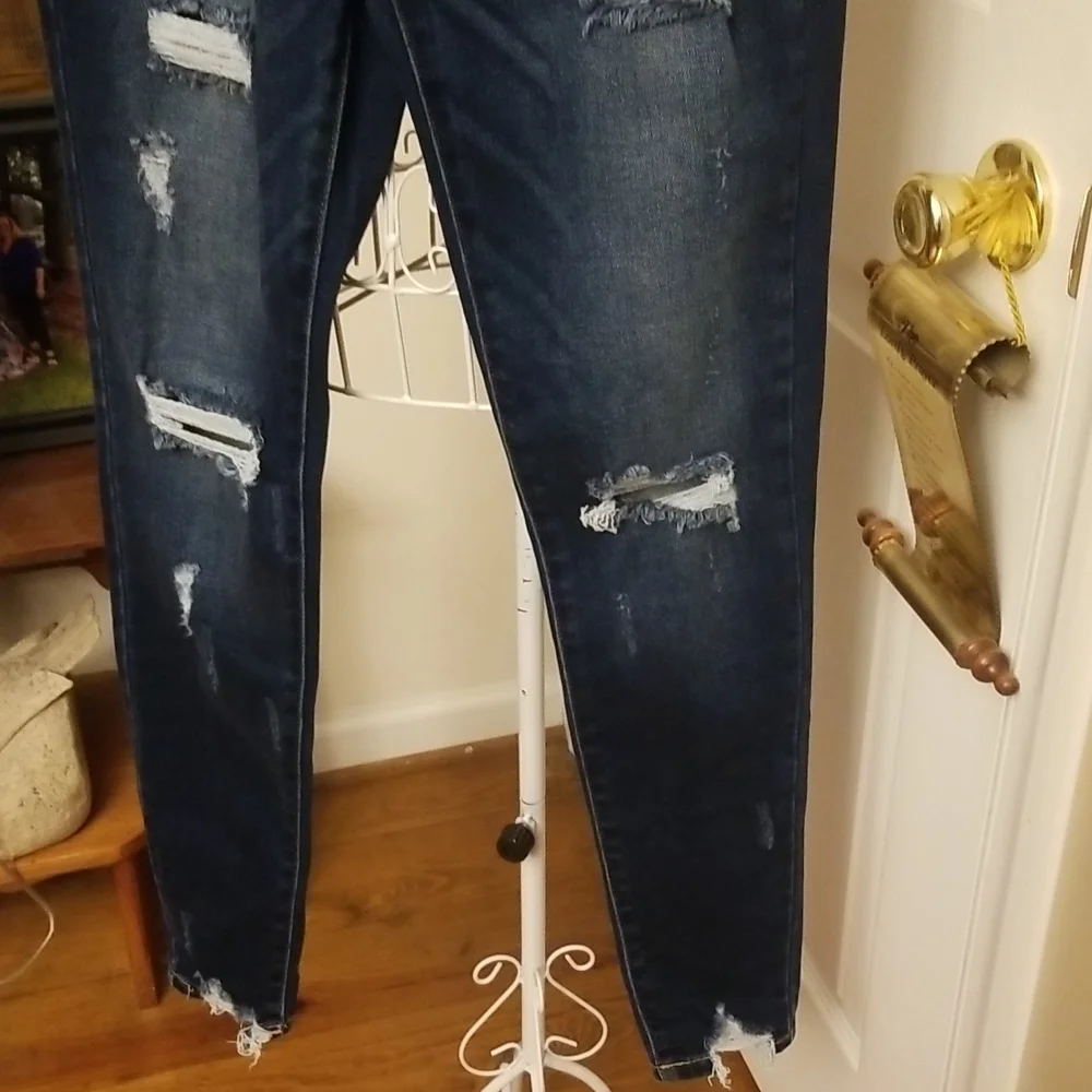 KanCan distressed jeans, New with tags - Picture 5 of 12